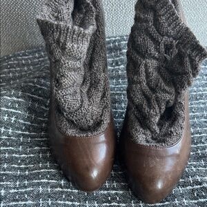 Omelle Elaine Leather Pump 36.5. Pump has built in wool ankle socks